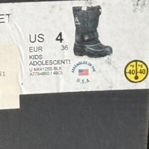 Kids ski boots